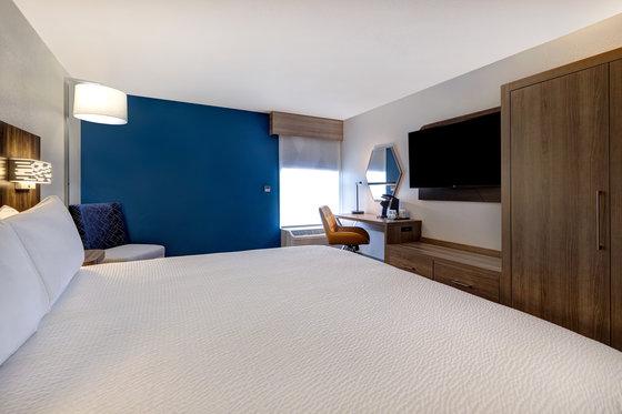 Holiday Inn Express & Suites Central Omaha By Ihg Номер фото