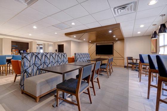 Holiday Inn Express & Suites Central Omaha By Ihg Ресторан фото